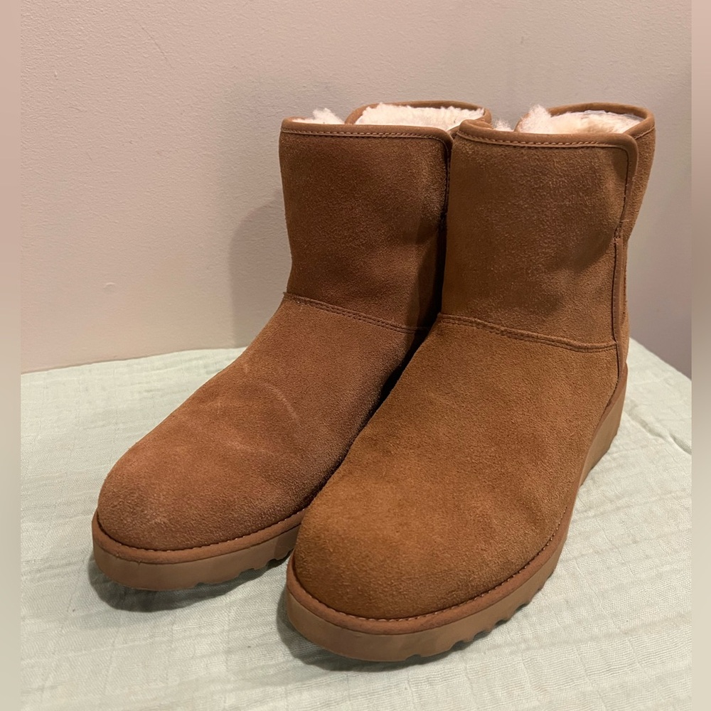 UGG Kristin Wedge Boots in Chesnut — Size 9